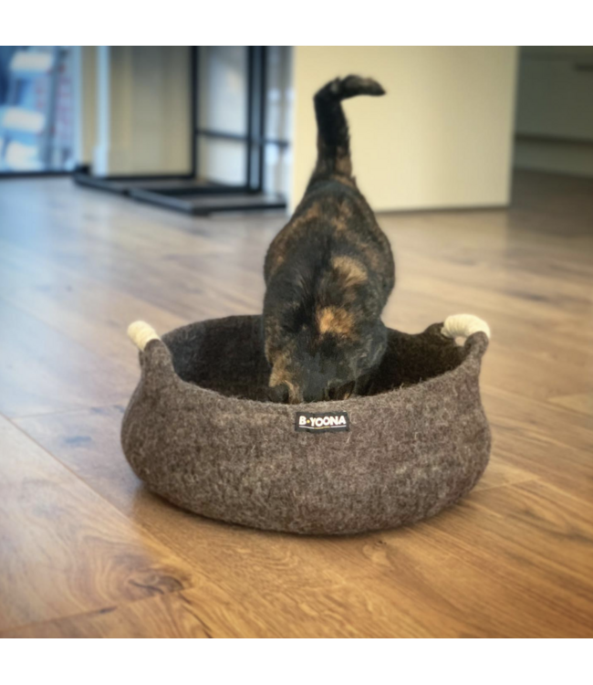 Vilten kattenmand / lectuurmand rond - bruin  D40xH15cm