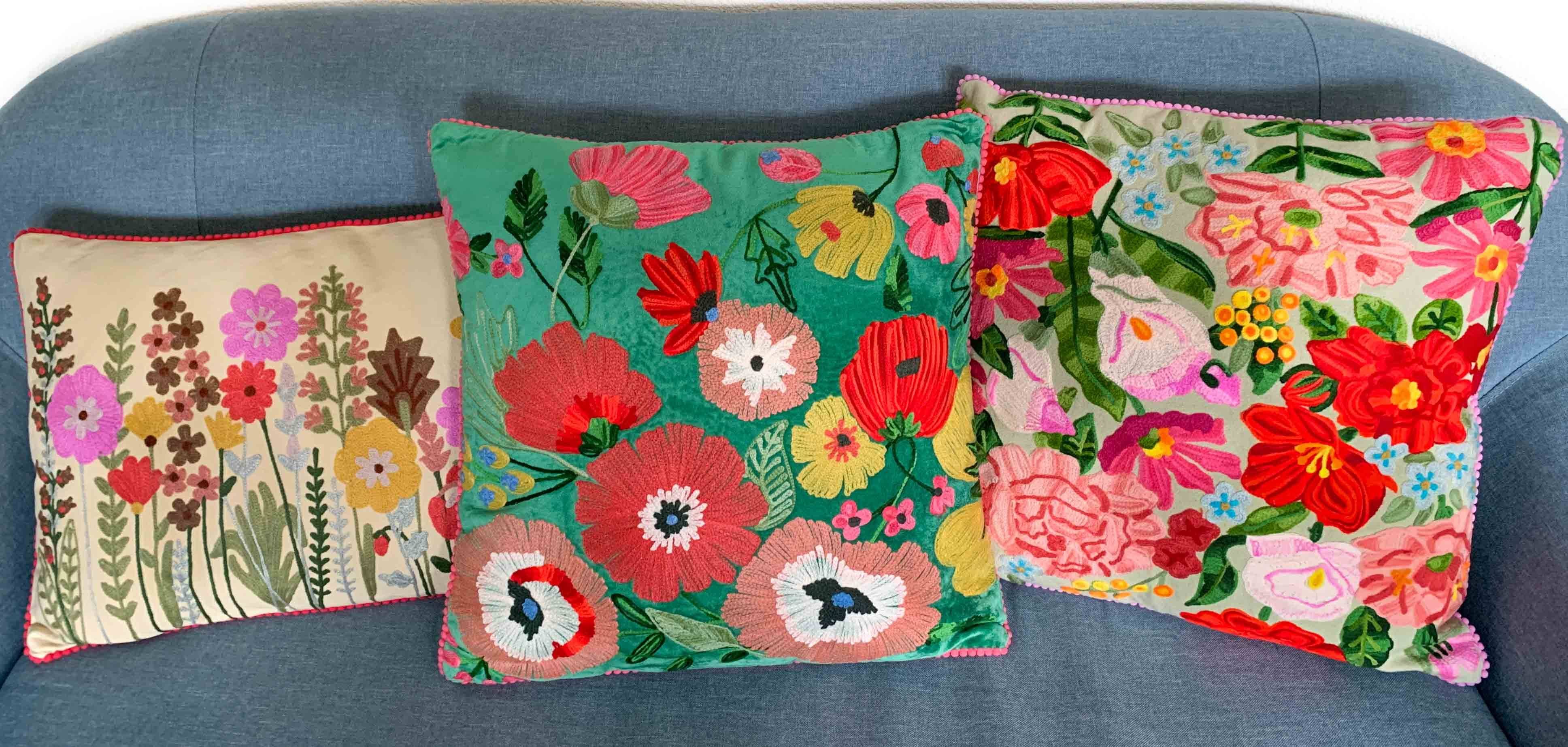 Cheerful flower cushions