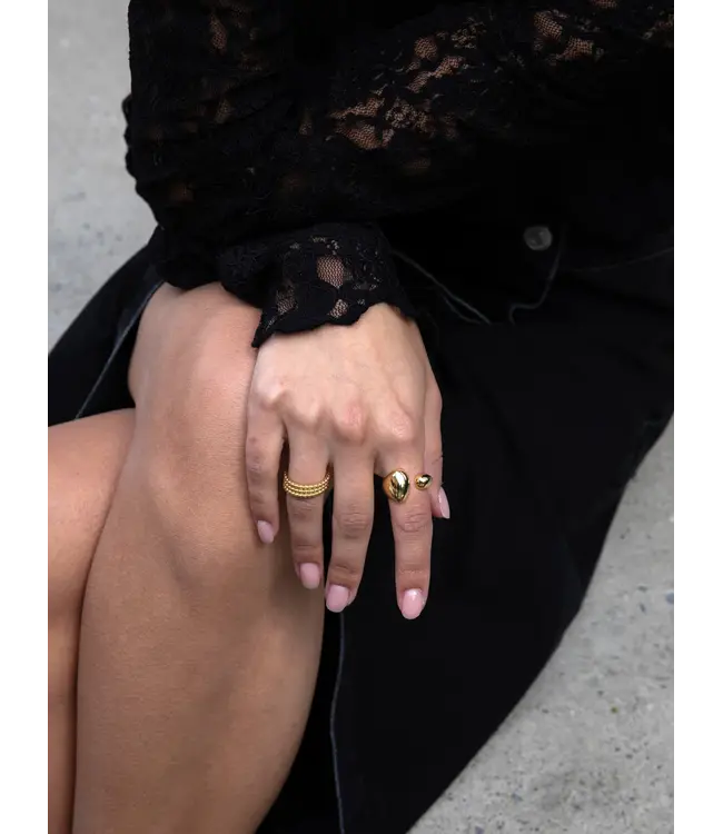 Les Soeurs Claire Hug Ring Gold