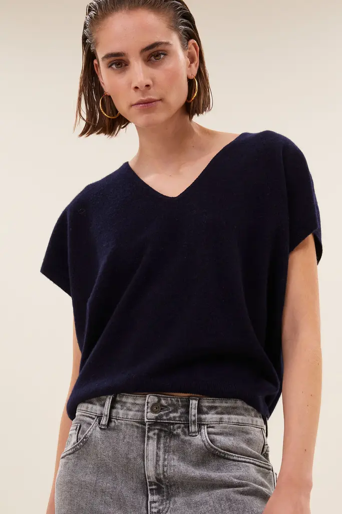 Sil V-neck pullover