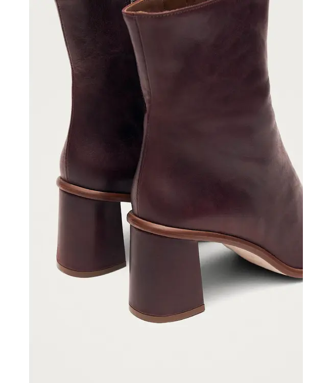 West Cape Burgundy Wine