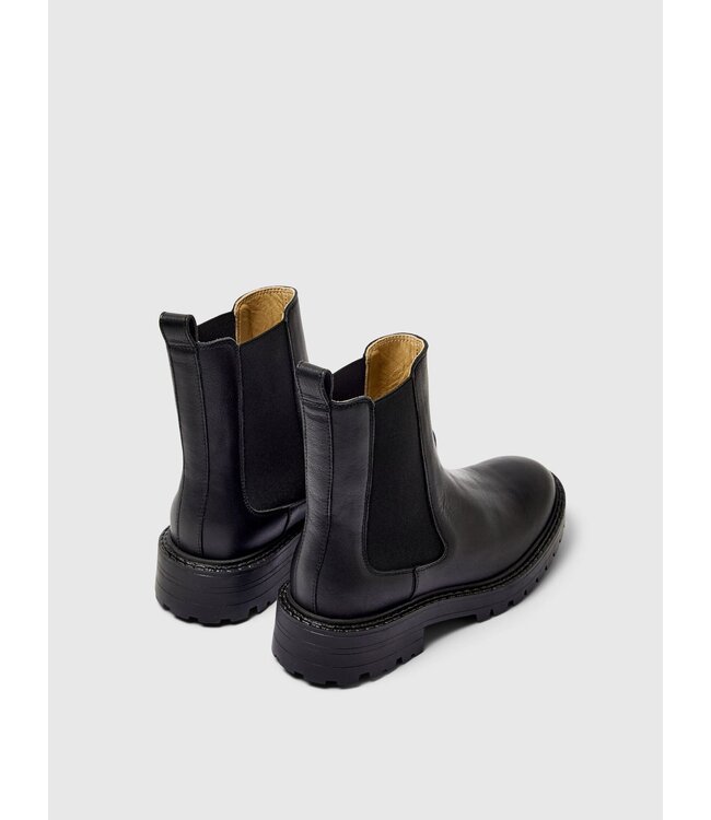 Vilma Leahter Chelsea Boot Black