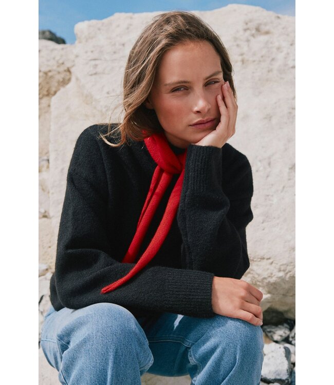 Neo Noir Misty Knit Scarf Red