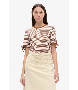 Baum Und Pferdgarten Janet T-shirt