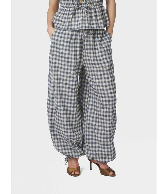 Neo Noir Roxane Balloon Check Pants