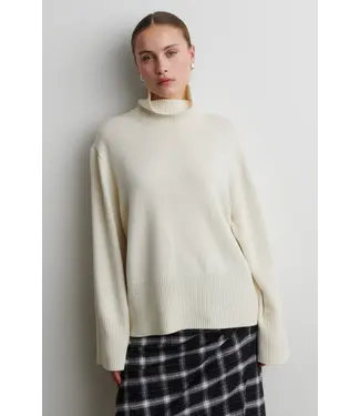 Second Female Alpha Knit T-neck
