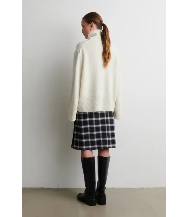 Second Female Alpha Knit T-neck
