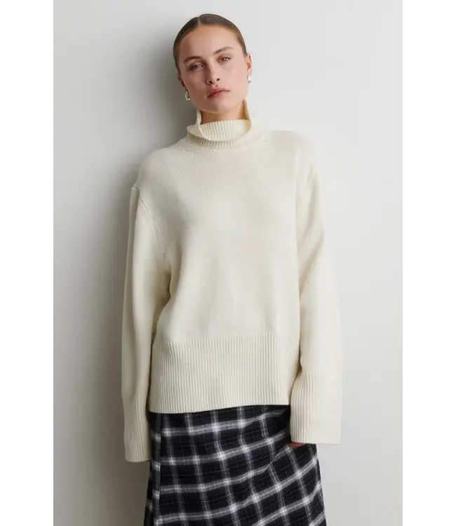 Second Female Alpha Knit T-neck