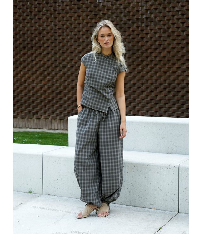Neo Noir Roxane Balloon Checked Pants