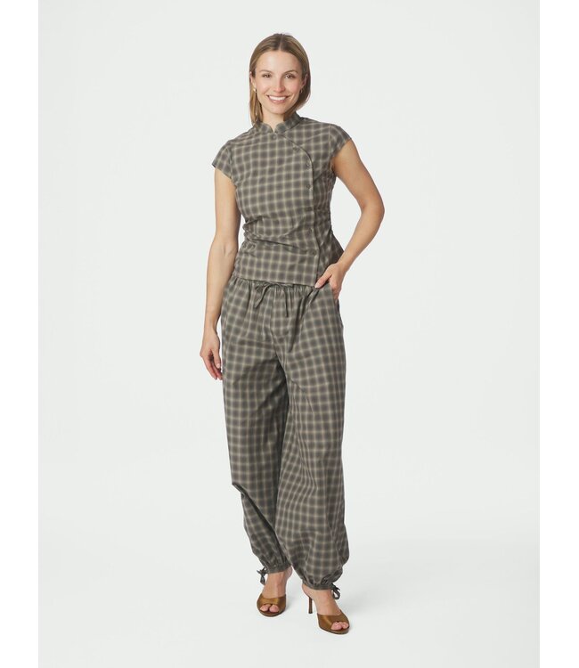 Neo Noir Roxane Balloon Checked Pants