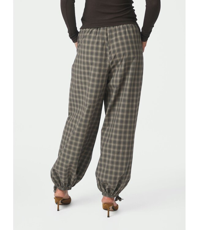 Neo Noir Roxane Balloon Checked Pants