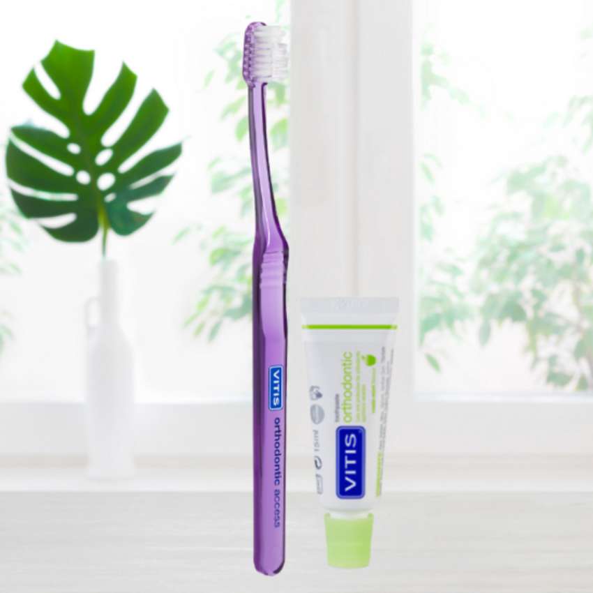 Vitis Orthodontic Access Kit - Zahnburste + Mini-Zahnpasta 15 ml VITIS Vitis Orthodontic Access Kit - Zahnburste + Mini-Zahnpasta 15 ml