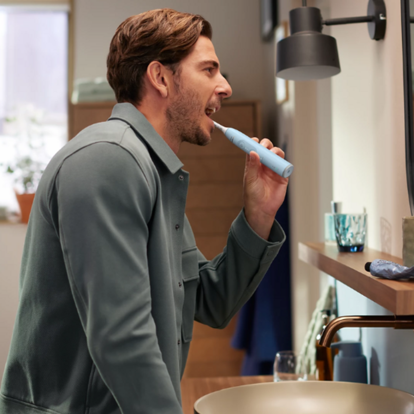 Philips Sonicare 6100 Light Blue HX7406/01 Philips Philips Sonicare 6100 Light Blue HX7406/01