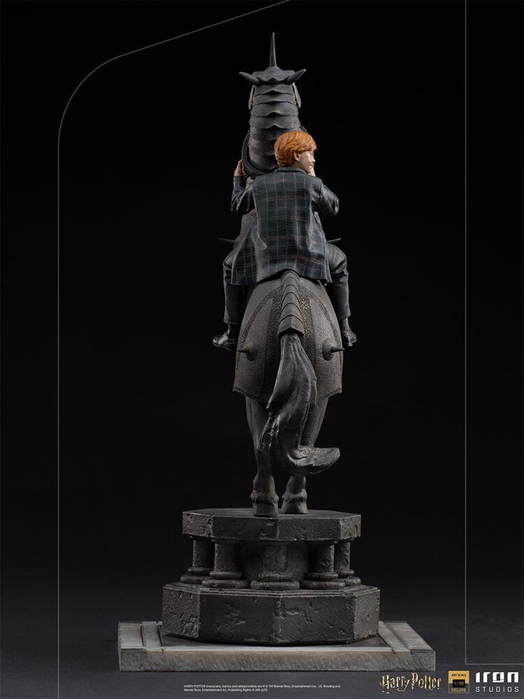 Iron Studios Harry Potter Deluxe Art Scale Statue 1/10 Ron Weasley at the Wizard Chess 35 cm Iron Studios Harry Potter Deluxe Art Scale Statue 1/10 Ron Weasley at the Wizard Chess 35 cm
