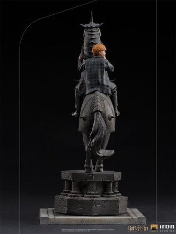 Iron Studios Harry Potter Deluxe Art Scale Statue 1/10 Ron Weasley at the Wizard Chess 35 cm Iron Studios Harry Potter Deluxe Art Scale Statue 1/10 Ron Weasley at the Wizard Chess 35 cm