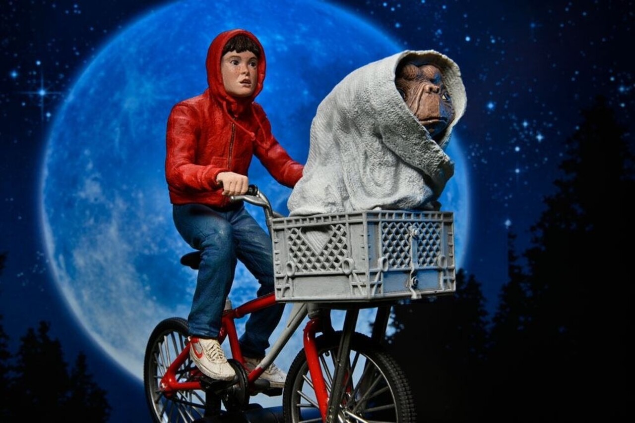 Neca E.T. the Extra-Terrestrial Action Figure Elliott & E.T. on Bicycle 13 cm Neca E.T. the Extra-Terrestrial Action Figure Elliott & E.T. on Bicycle 13 cm