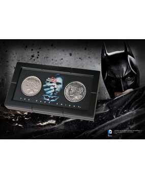 The Noble Collection Batman The Dark Knight Réplique Harvey Dent & Two-Face Coins The Noble Collection Batman The Dark Knight Réplique Harvey Dent & Two-Face Coins