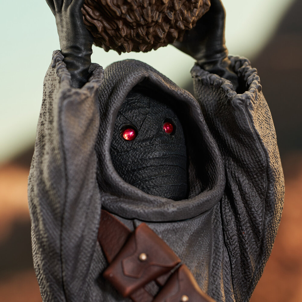 Gentle Giant Star Wars: The Mandalorian Bust 1/6 Offworld Jawa with Mudhorn Egg 15 cm Gentle Giant Star Wars: The Mandalorian Bust 1/6 Offworld Jawa with Mudhorn Egg 15 cm