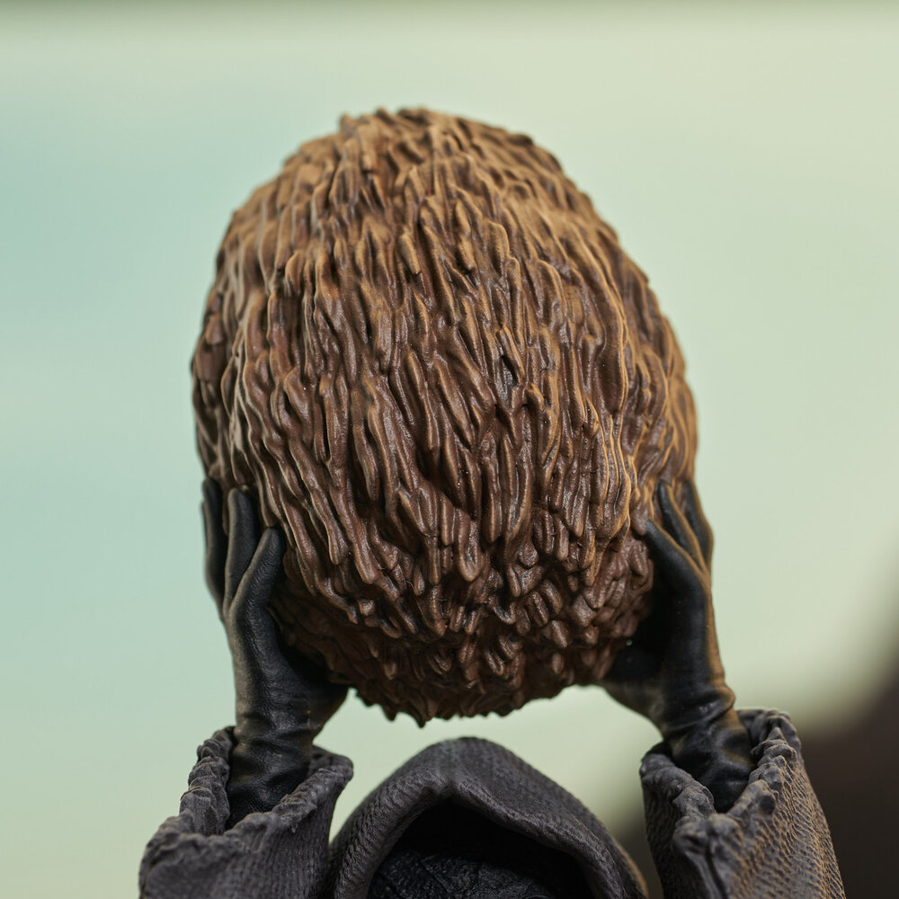 Gentle Giant Star Wars: The Mandalorian Bust 1/6 Offworld Jawa with Mudhorn Egg 15 cm Gentle Giant Star Wars: The Mandalorian Bust 1/6 Offworld Jawa with Mudhorn Egg 15 cm