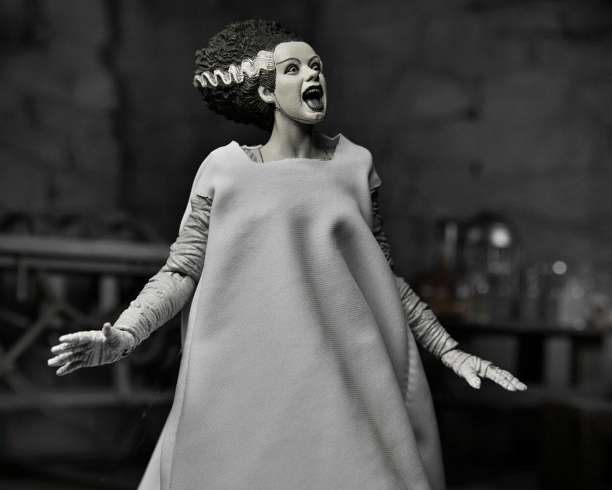 Neca Universal Monsters Action Figure Ultimate Bride of Frankenstein (Black & White) 18 cm Neca Universal Monsters Action Figure Ultimate Bride of Frankenstein (Black & White) 18 cm