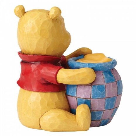 Disney Traditions Winnie the Pooh met Honingpot 7 cm Disney Traditions Winnie the Pooh met Honingpot 7 cm