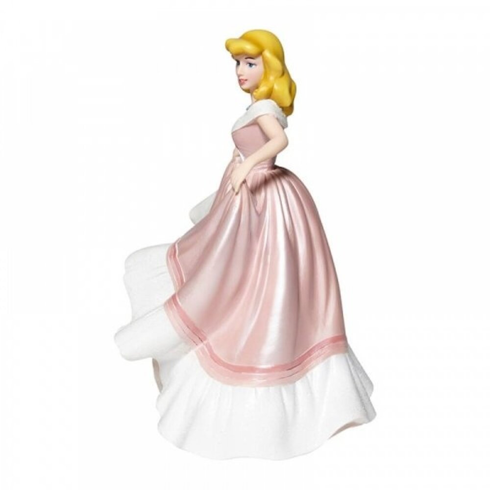 Disney Showcase Assepoester in Roze Jurk Couture de Force 20 cm Disney Showcase Assepoester in Roze Jurk Couture de Force 20 cm