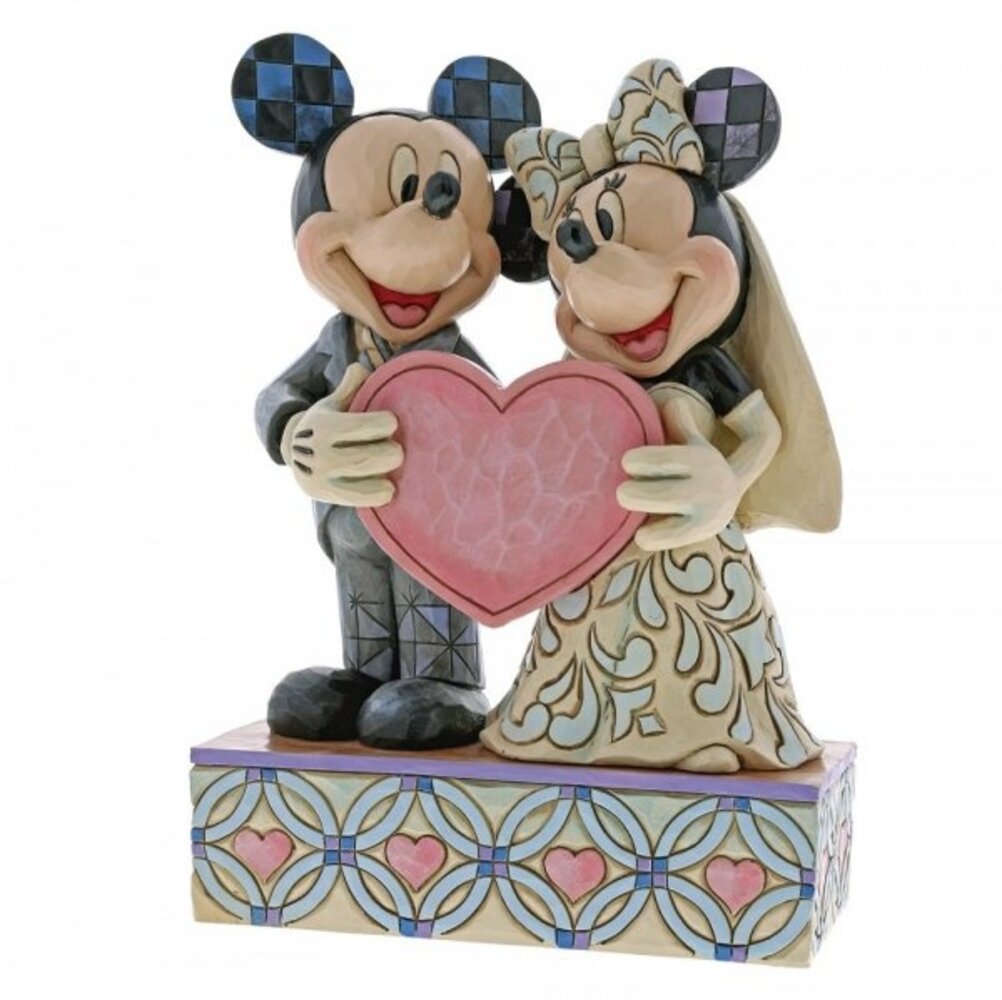 Disney Traditions | Stitch Hugging Heart | Figurine