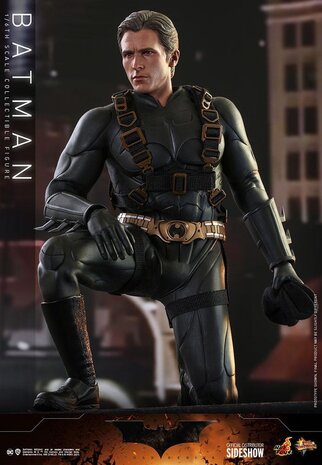 Hot Toys Batman Begins Action Figure 1/6 Batman Exclusive 32 cm
