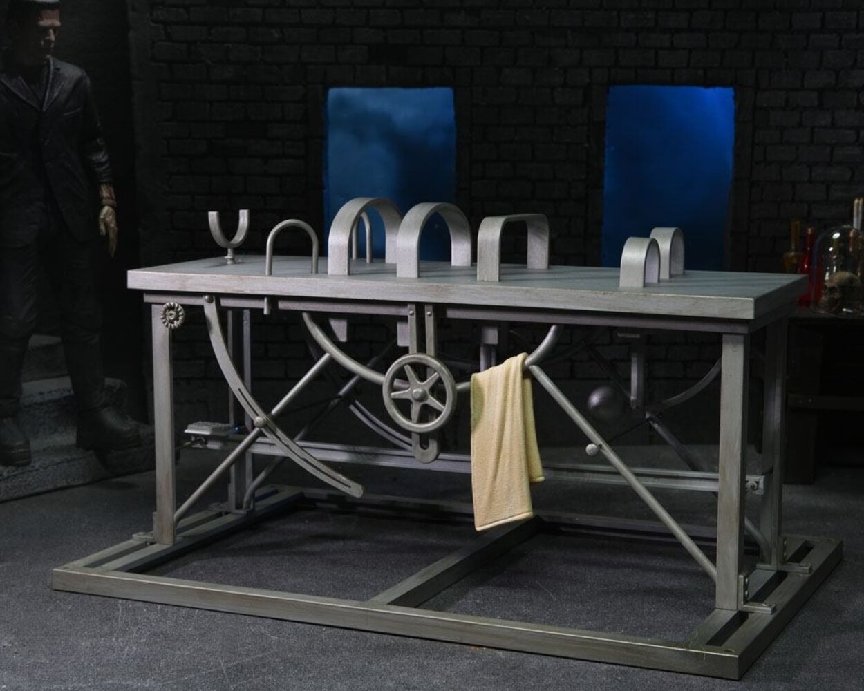 Neca Universal Monsters Accessory Pack for Action Figures Frankenstein Neca Universal Monsters Accessory Pack for Action Figures Frankenstein