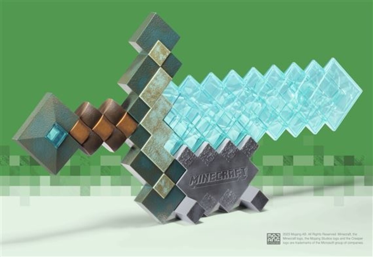 The Noble Collection Minecraft Diamond Sword Replica 50 cm The Noble Collection Minecraft Diamond Sword Replica 50 cm