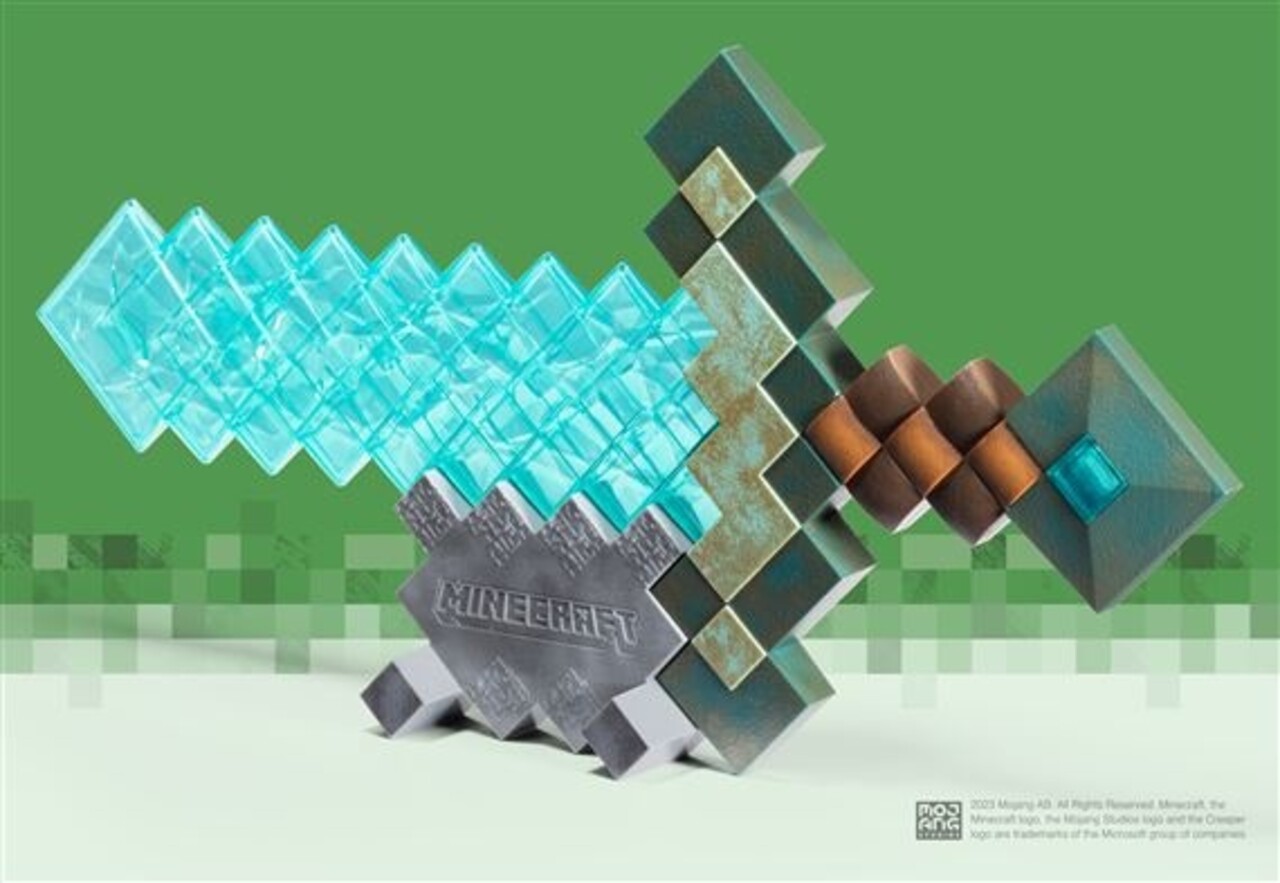 The Noble Collection Minecraft Diamond Sword Replica 50 cm The Noble Collection Minecraft Diamond Sword Replica 50 cm