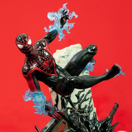 Marvel's Spider-Man 2 Marvel Gallery Deluxe PVC Diorama Miles