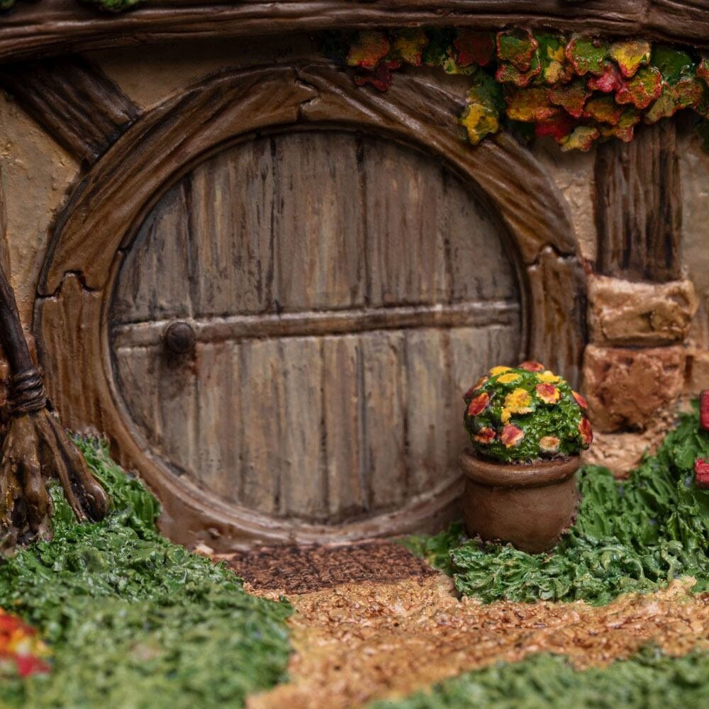 Weta Workshop The Hobbit Diorama Hobbit Hole #18 Gardens Smial 15 cm Weta Workshop The Hobbit Diorama Hobbit Hole #18 Gardens Smial 15 cm