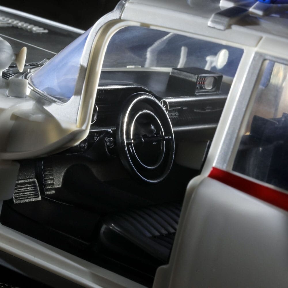 Hasbro Ghostbusters Plasma Series Vehicle 1/18 Ecto-1 (1984) Hasbro Ghostbusters Plasma Series Vehicle 1/18 Ecto-1 (1984)