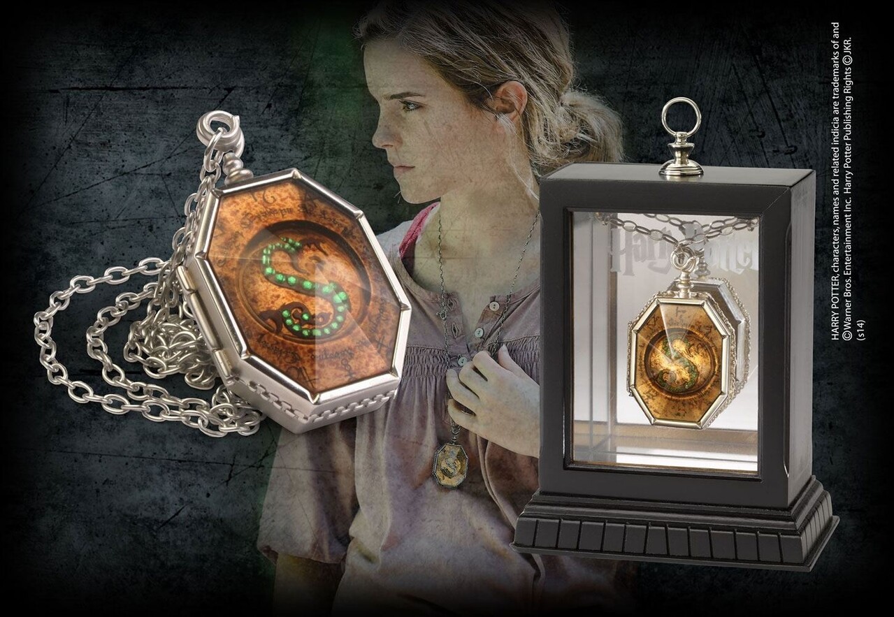 The Noble Collection Harry Potter Replica 1/1 Salazar Slytherin Locket The Noble Collection Harry Potter Replica 1/1 Salazar Slytherin Locket
