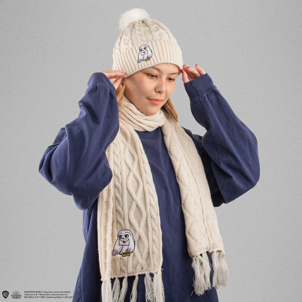 Cinereplicas Harry Potter Hedwig Beanie and Scarf Cinereplicas Harry Potter Hedwig Beanie and Scarf