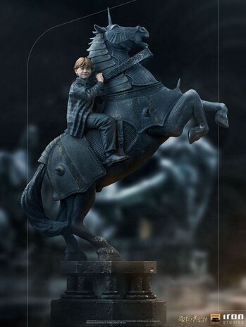 Iron Studios Harry Potter Deluxe Art Scale Statue 1/10 Ron Weasley at the Wizard Chess 35 cm Iron Studios Harry Potter Deluxe Art Scale Statue 1/10 Ron Weasley at the Wizard Chess 35 cm
