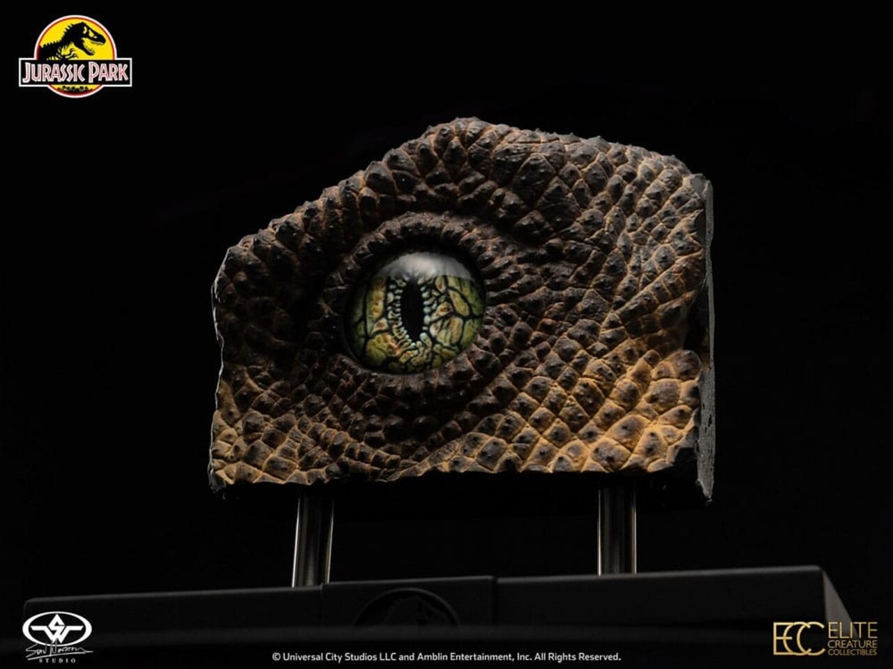 Elite Creature Collectibles Jurassic Park 1/1 Replica Bust Velociraptor Eye 23 cm Elite Creature Collectibles Jurassic Park 1/1 Replica Bust Velociraptor Eye 23 cm