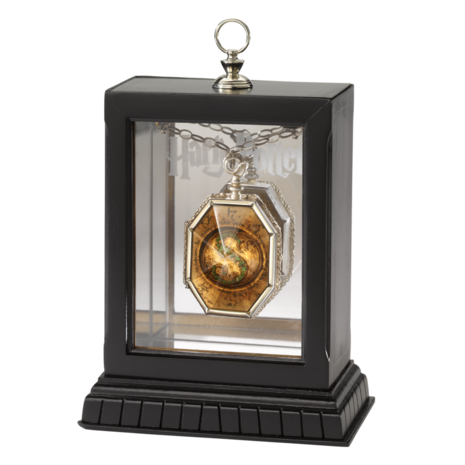 The Noble Collection Harry Potter Replica 1/1 Salazar Slytherin Locket The Noble Collection Harry Potter Replica 1/1 Salazar Slytherin Locket