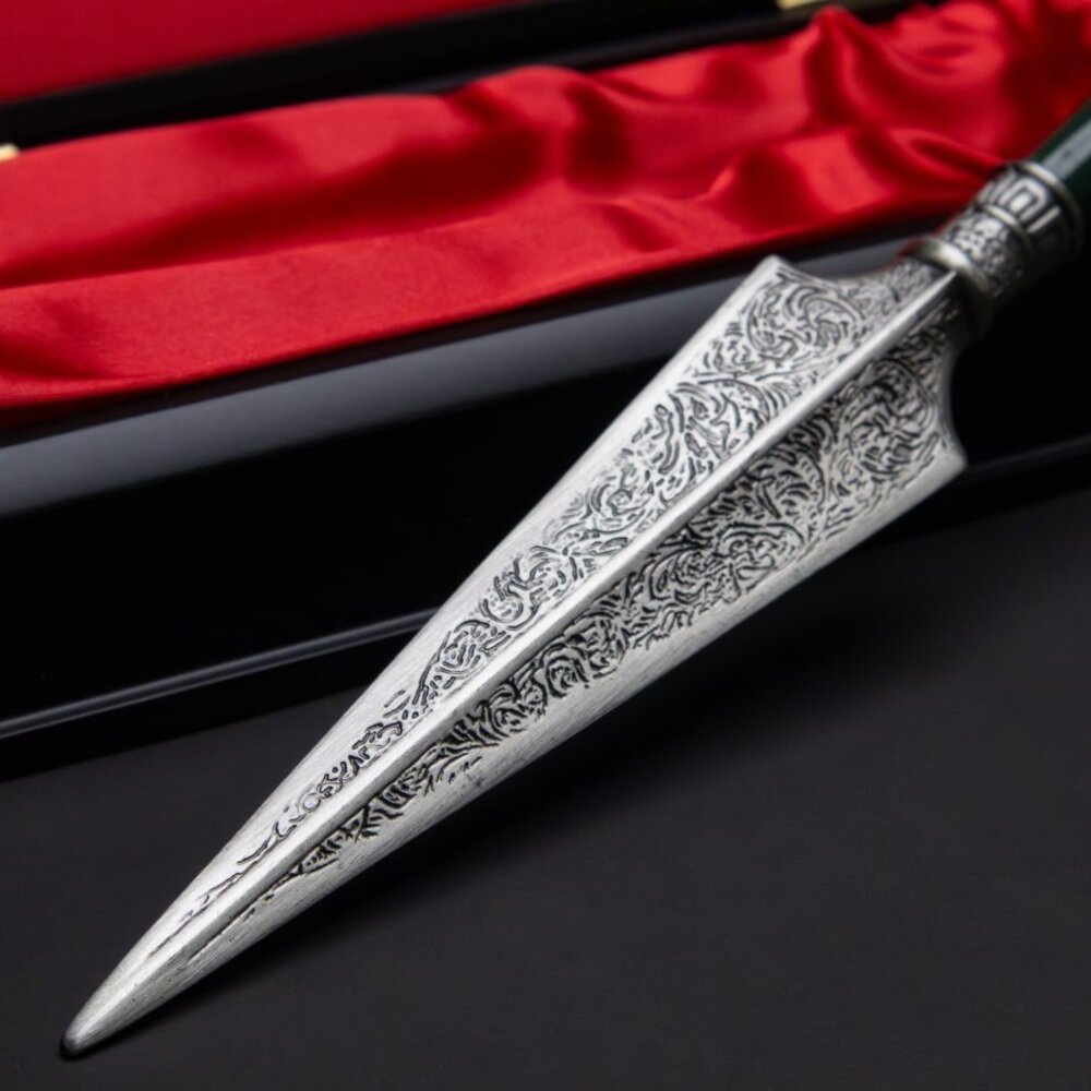 The Noble Collection Harry Potter Replica 1/1 Bellatrix Lestrange's Dagger 19 cm The Noble Collection Harry Potter Replica 1/1 Bellatrix Lestrange's Dagger 19 cm