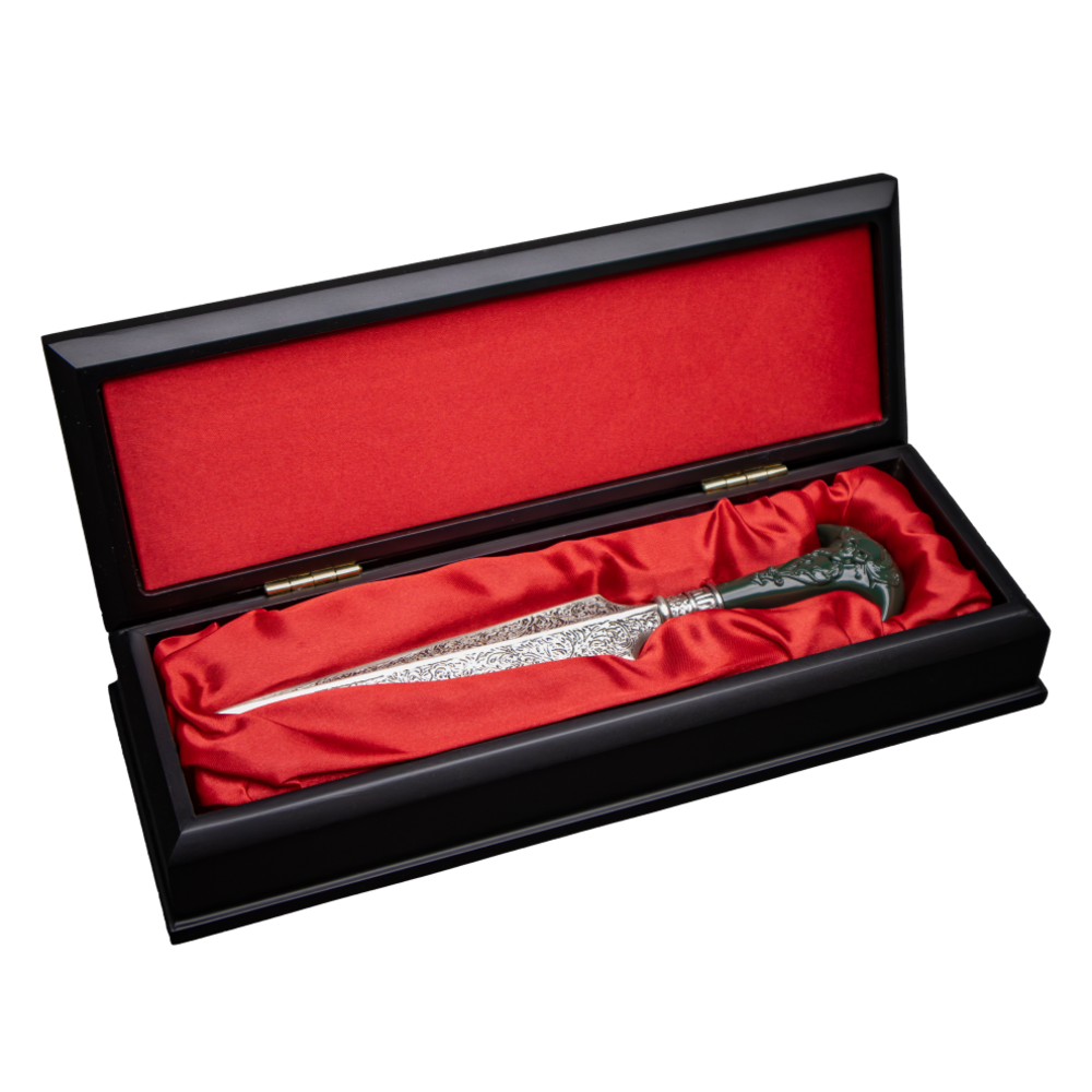 The Noble Collection Harry Potter Replica 1/1 Bellatrix Lestrange's Dagger 19 cm The Noble Collection Harry Potter Replica 1/1 Bellatrix Lestrange's Dagger 19 cm