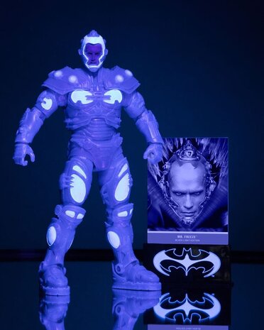 McFarlane Toys Batman & Robin DC Multiverse Action Figure Mr. Freeze (Black Light Edition) (Gold Label) 18 cm McFarlane Toys Batman & Robin DC Multiverse Action Figure Mr. Freeze (Black Light Edition) (Gold Label) 18 cm