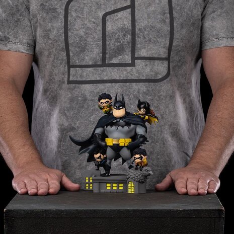 Iron Studios Batman Animated Icons PVC Figure Batman Family 18 cm