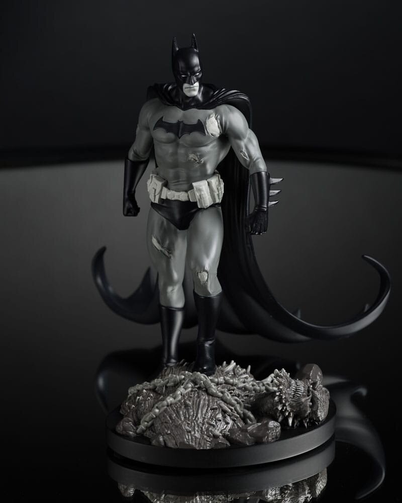 McFarlane Toys DC Direct Statue 1/10 Batman by Bjorn Barends (Black White) 18 cm McFarlane Toys DC Direct Statue 1/10 Batman by Bjorn Barends (Black White) 18 cm