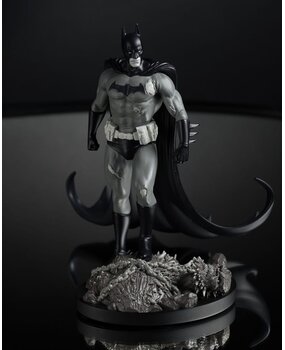 McFarlane Toys DC Direct Statue 1/10 Batman by Bjorn Barends (Black White) 18 cm McFarlane Toys DC Direct Statue 1/10 Batman by Bjorn Barends (Black White) 18 cm