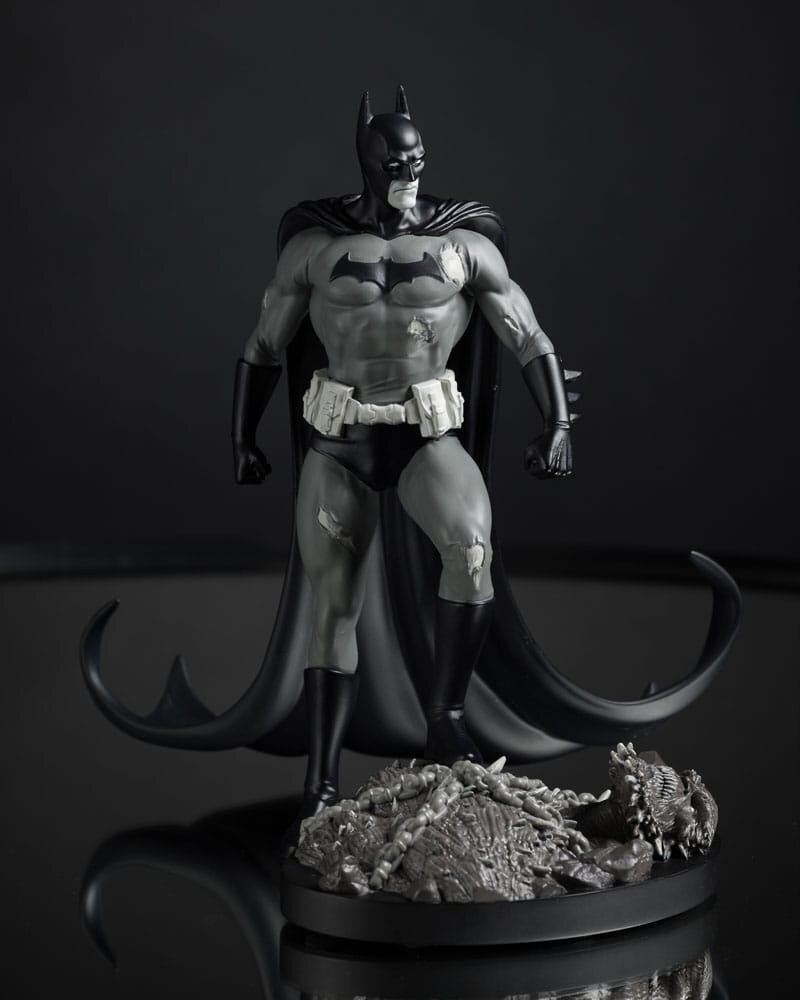 McFarlane Toys DC Direct Statue 1/10 Batman by Bjorn Barends (Black White) 18 cm McFarlane Toys DC Direct Statue 1/10 Batman by Bjorn Barends (Black White) 18 cm
