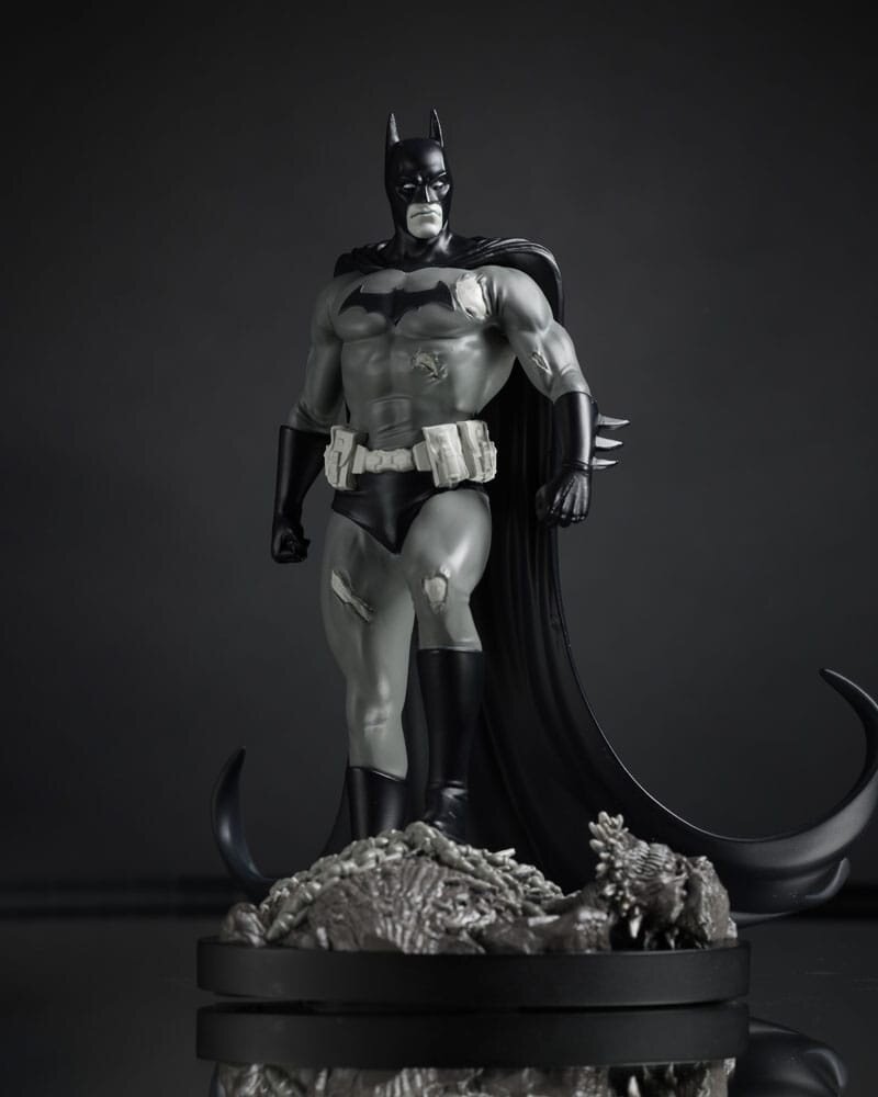 McFarlane Toys DC Direct Statue 1/10 Batman by Bjorn Barends (Black White) 18 cm McFarlane Toys DC Direct Statue 1/10 Batman by Bjorn Barends (Black White) 18 cm