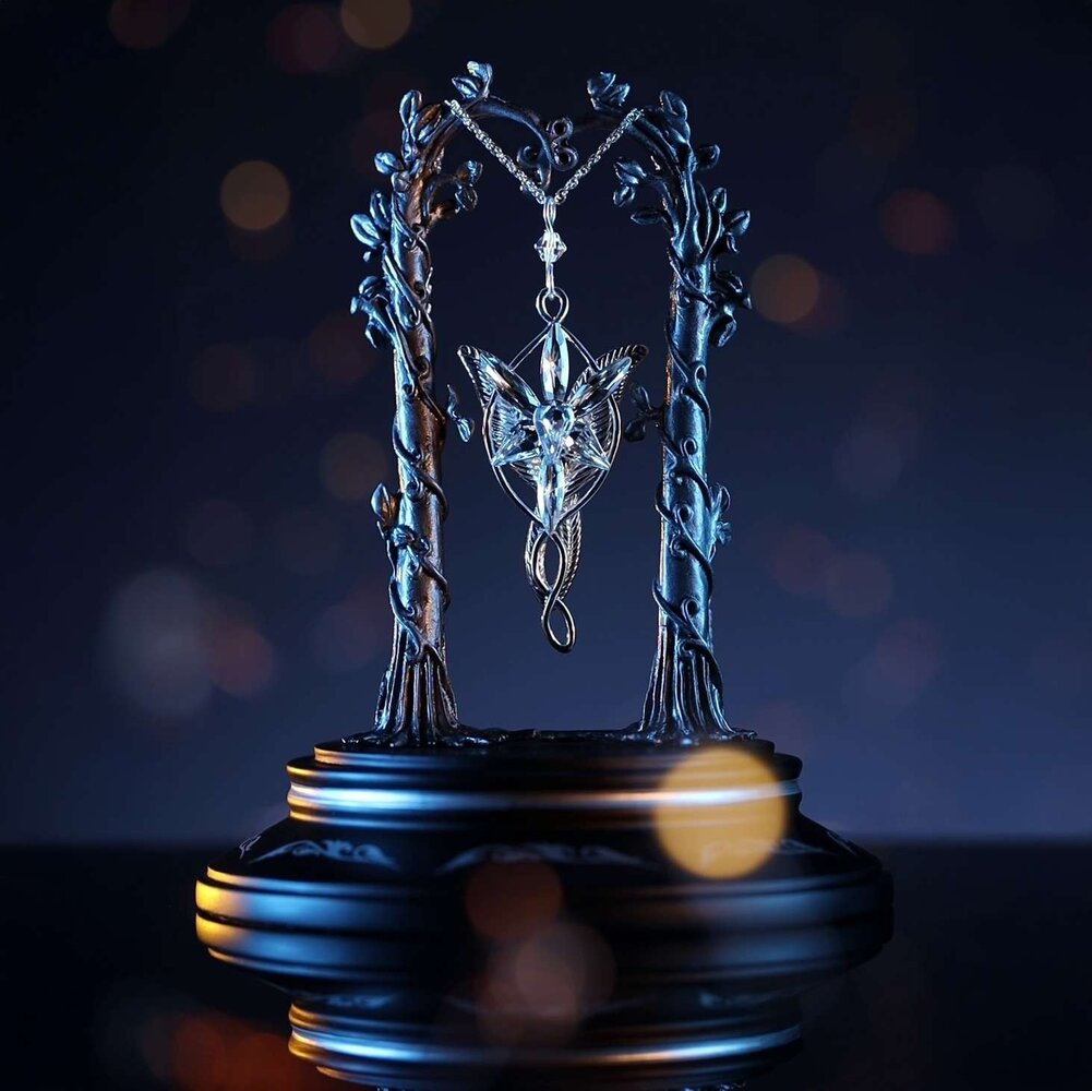 The Noble Collection Le Seigneur des Anneaux Display for Arwen's Evenstar The Noble Collection Le Seigneur des Anneaux Display for Arwen's Evenstar