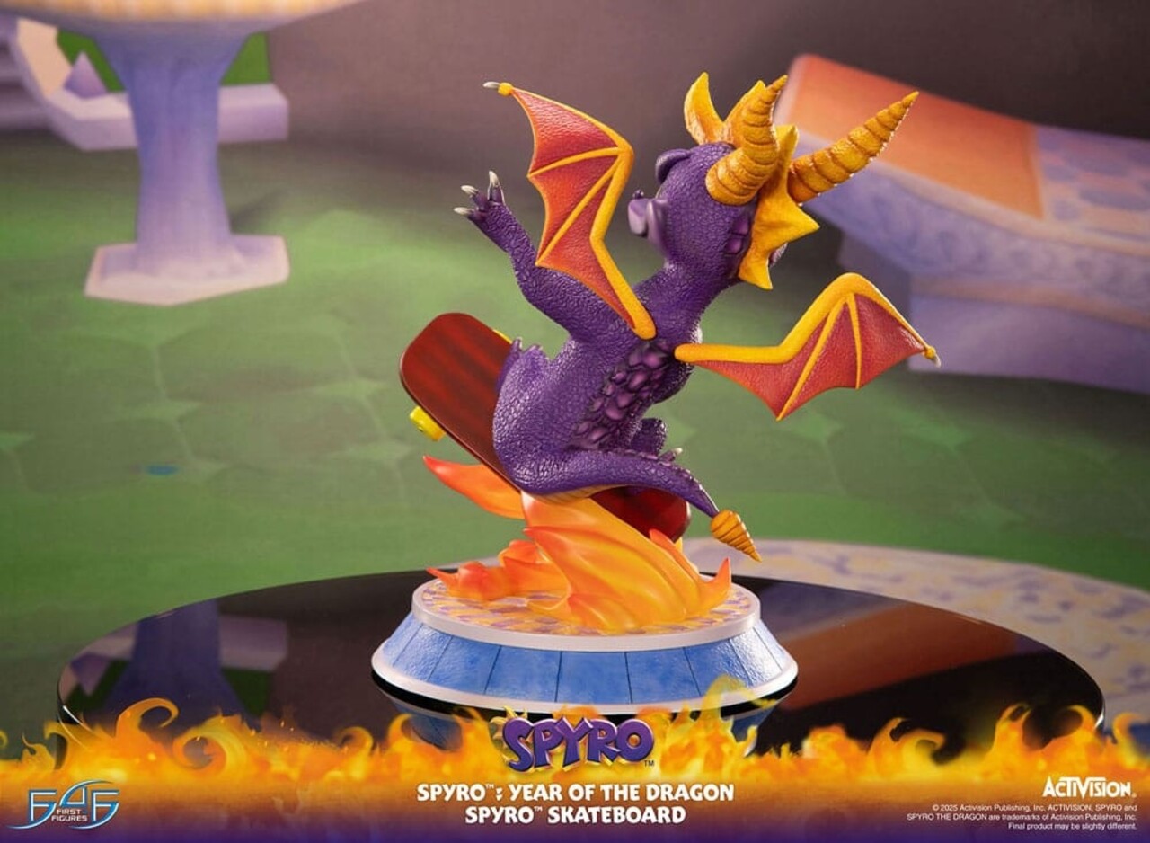 First 4 Figures Spyro : Year of the Dragon PVC Statue Spyro Skateboard 34 cm