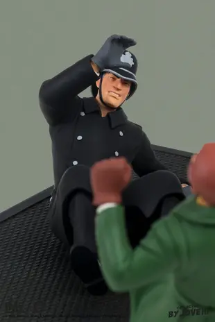 LMZ Collectibles Blake & Mortimer La Marque Jaune Statue 17 cm LMZ Collectibles Blake & Mortimer La Marque Jaune Statue 17 cm